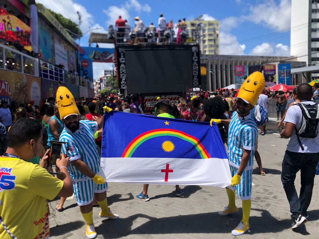 Carnaval de Salvador tem até Bananas de Pijamas curtindo a folia