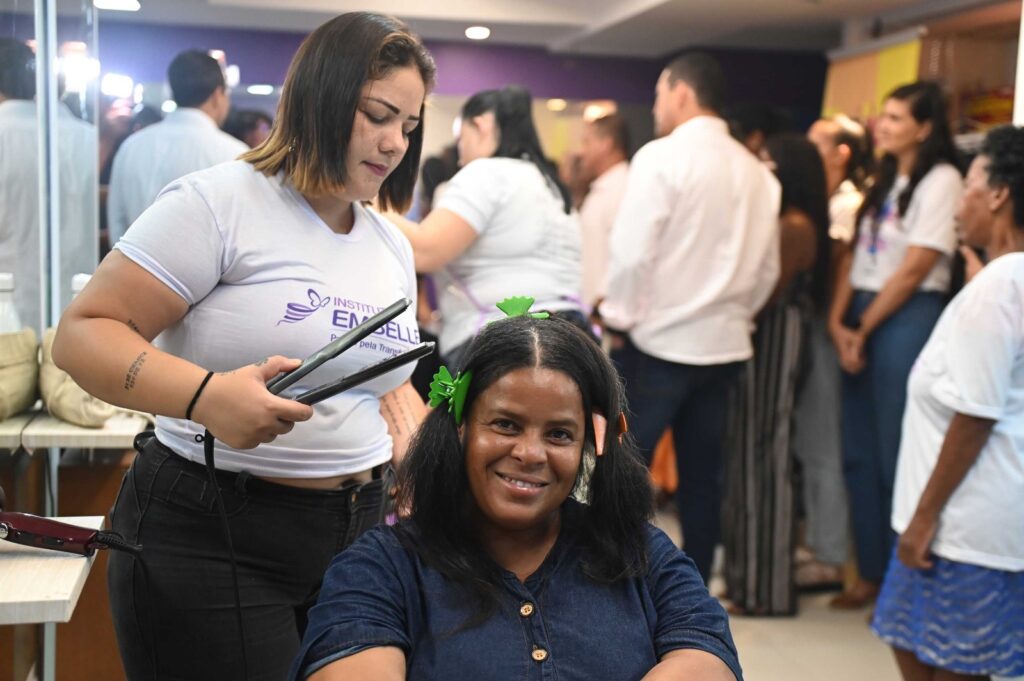Sempre é Dia da Mulher: assistidas em unidades de acolhimento de Salvador têm dia de cuidados pessoais e de lazer